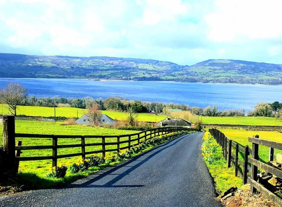 Cosy Self Contained Cottage With Stunning Views Killaloe Extérieur photo